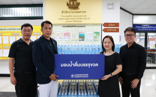 กรุงเทพประกันภัยมอบน้ำดื่มให้แก่สำนักงานเขตสาทร เพื่อบริการประชาชน